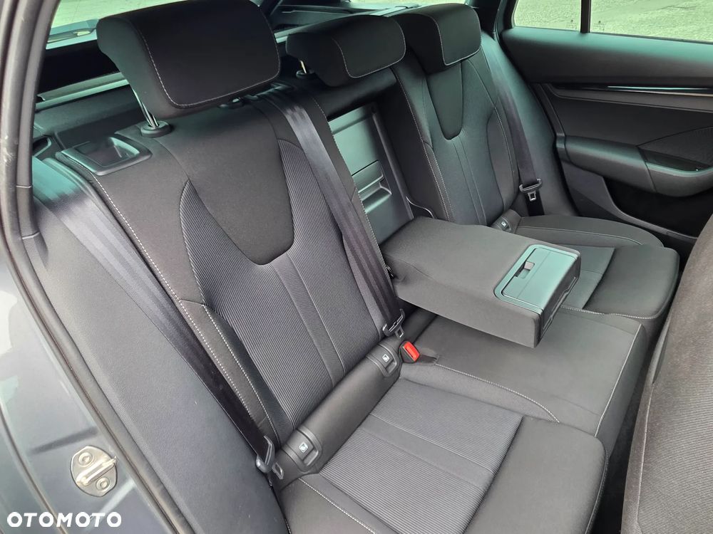 Skoda Octavia 2.0 TDI DSG Sportline - 17