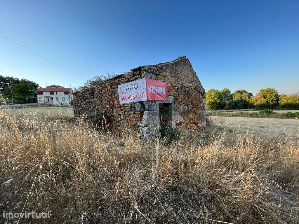Terreno Rústico com casa por recuperar na Serra da Estrela. - Grande imagem: 2/13