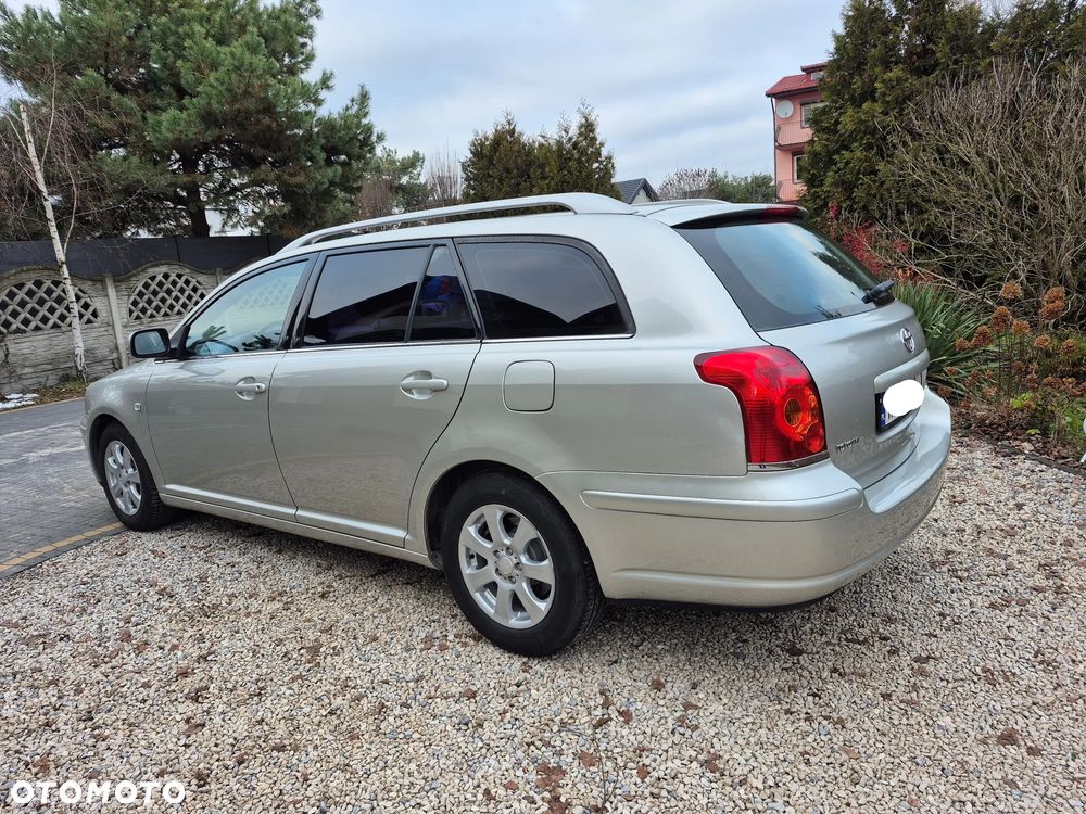 Toyota Avensis 1.8 VVT-i - 9