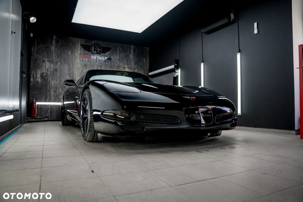 Chevrolet Corvette - 27