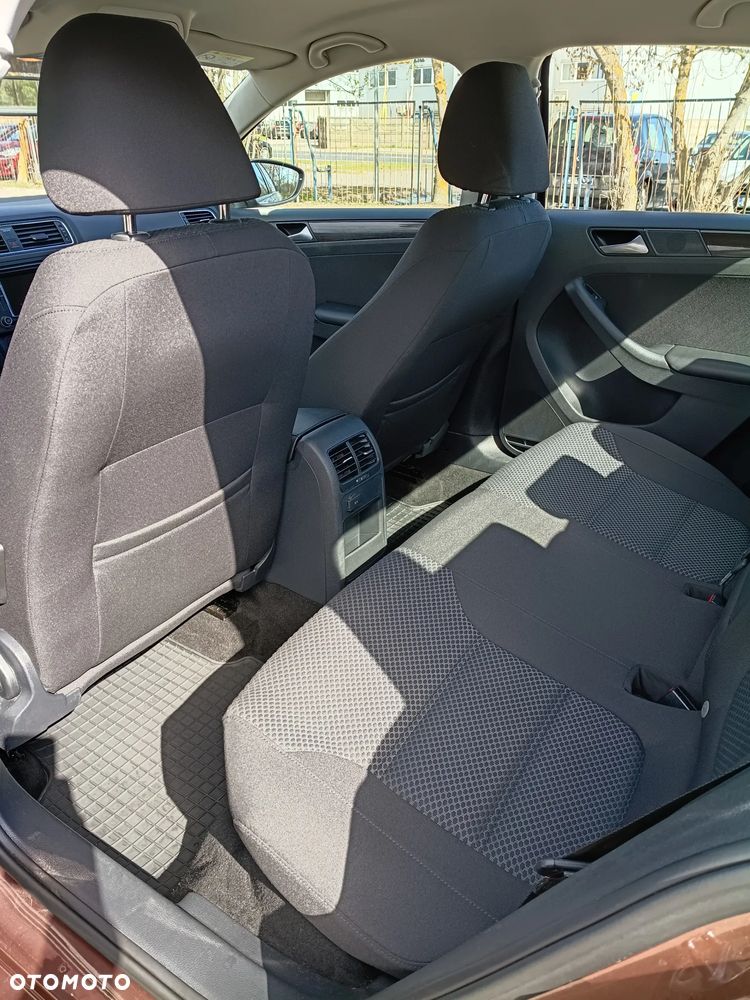 Volkswagen Jetta 1.4 TSI BMT Trendline - 12