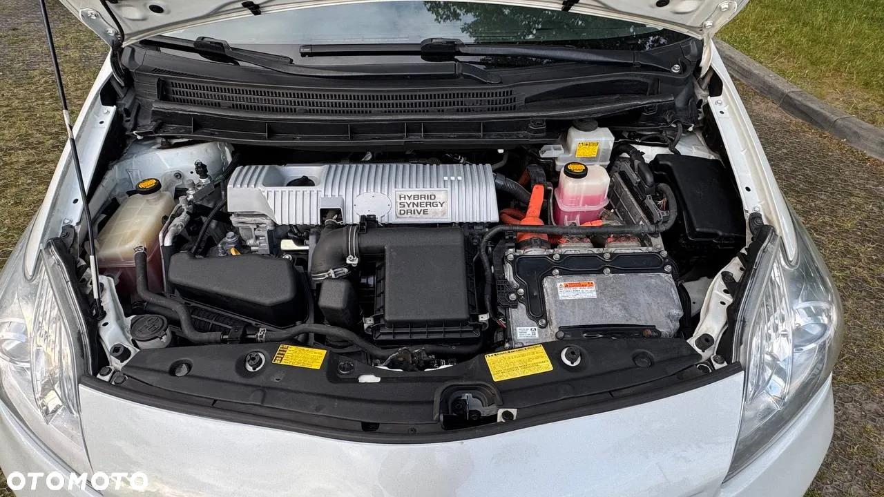 Toyota Prius (Hybrid) Executive - 22