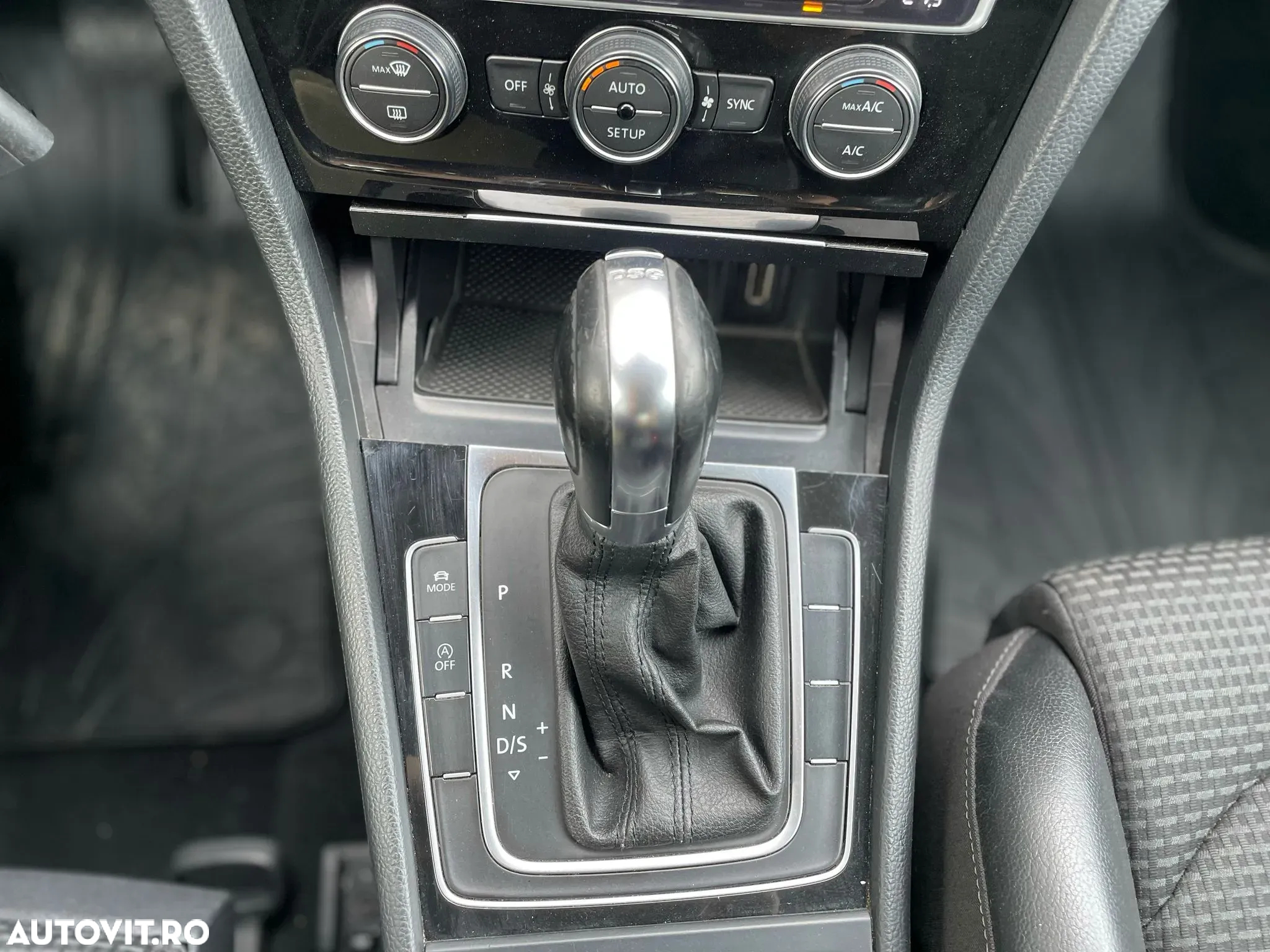 Volkswagen Golf 1.4 TSI BlueMotion Technology DSG Highline - 21