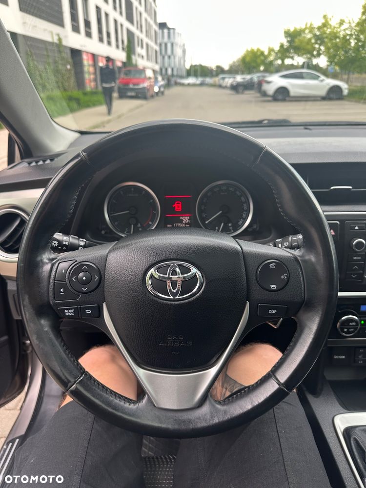 Toyota Auris 1.6 Prestige - 14
