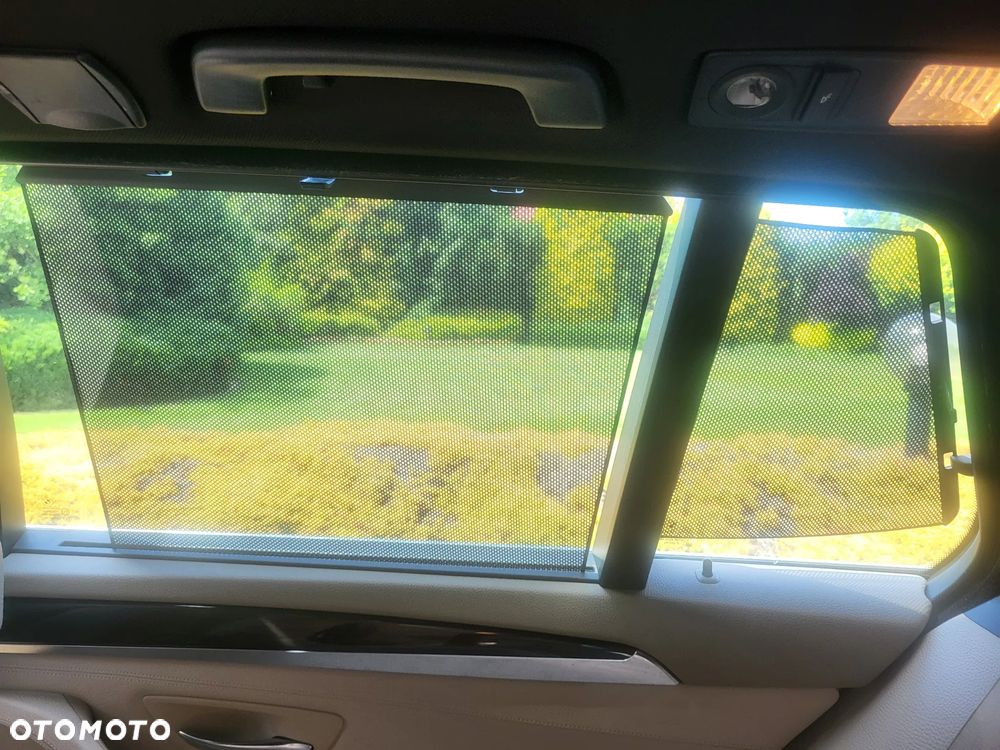 BMW Seria 5 525d - 27