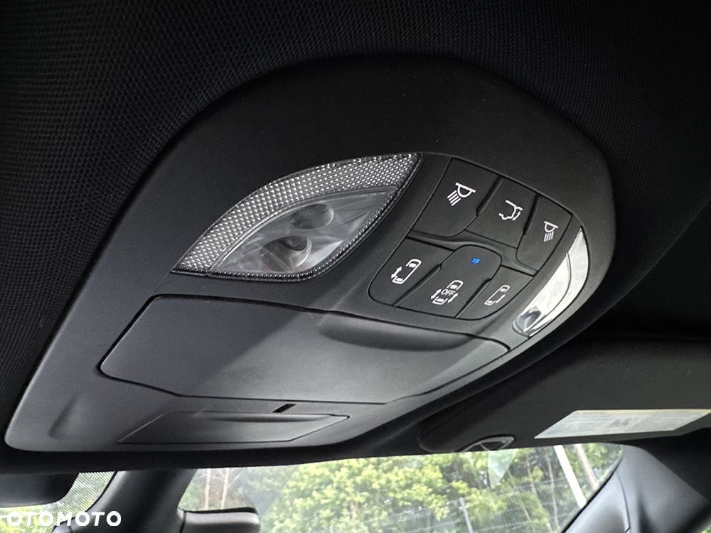 Chrysler Pacifica - 32