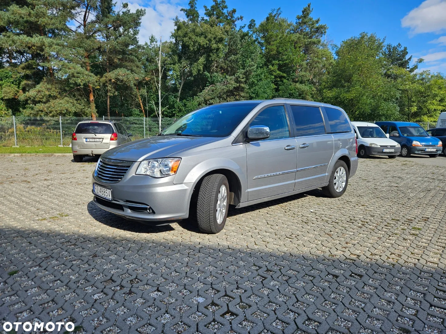 Chrysler Town & Country - 3