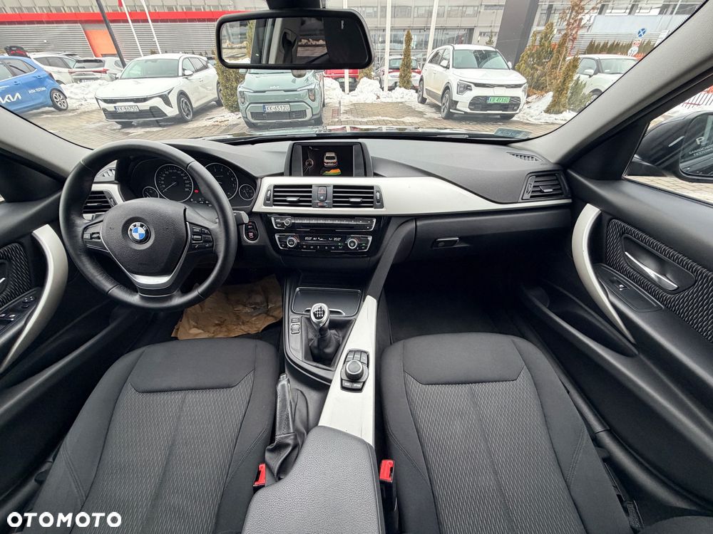 BMW Seria 3 318i - 17