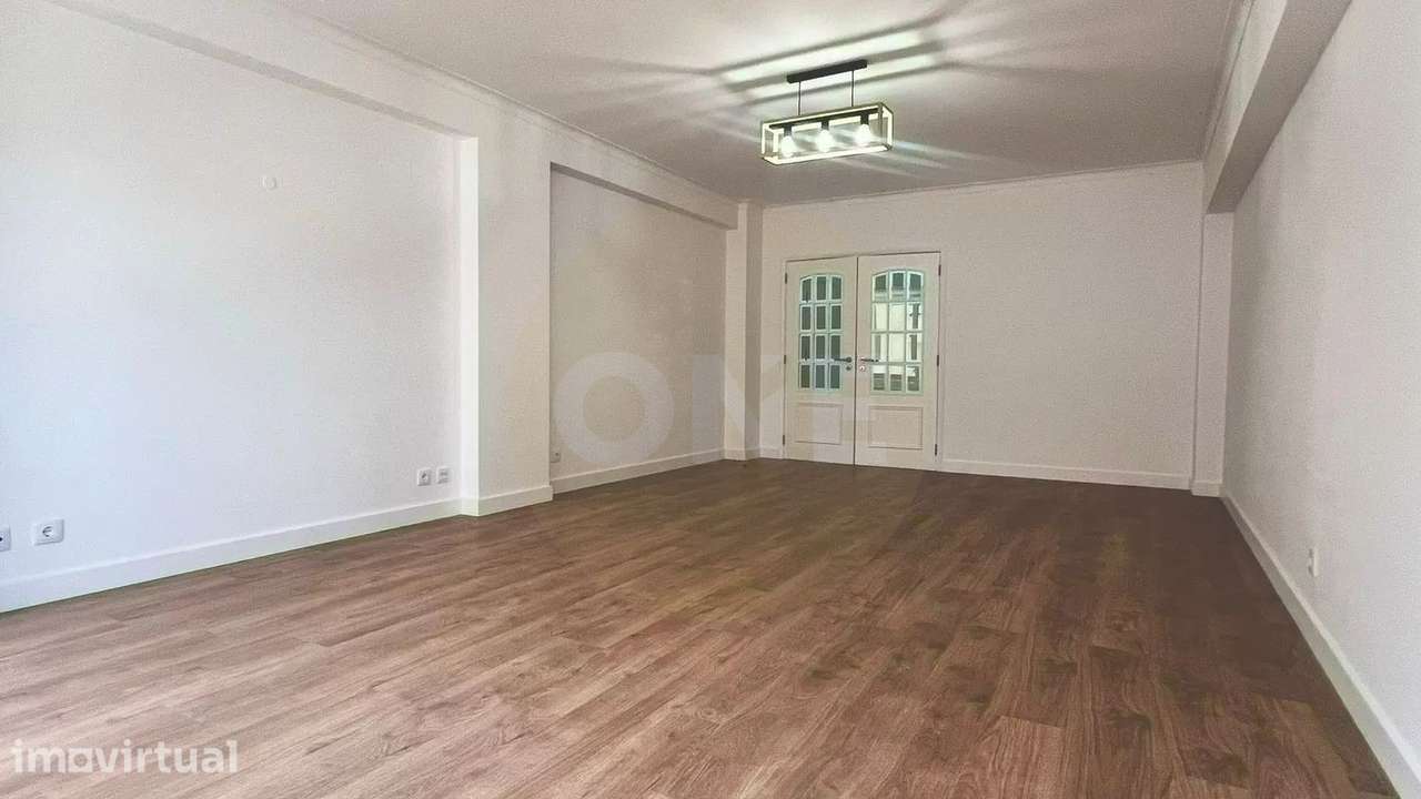 T3 Remodelado com Garagem e Arrecadação nas Laranjeiras - Grande imagem: 3/17