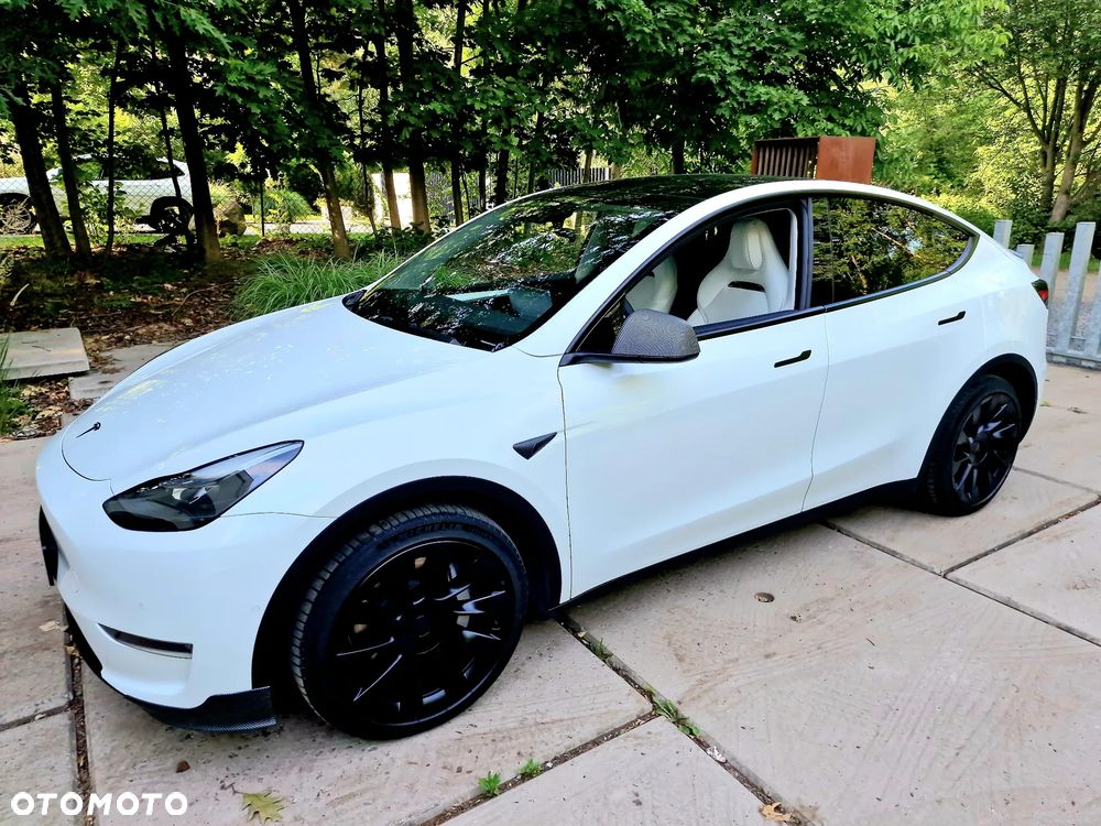 Tesla Model Y Long Range AWD - 6