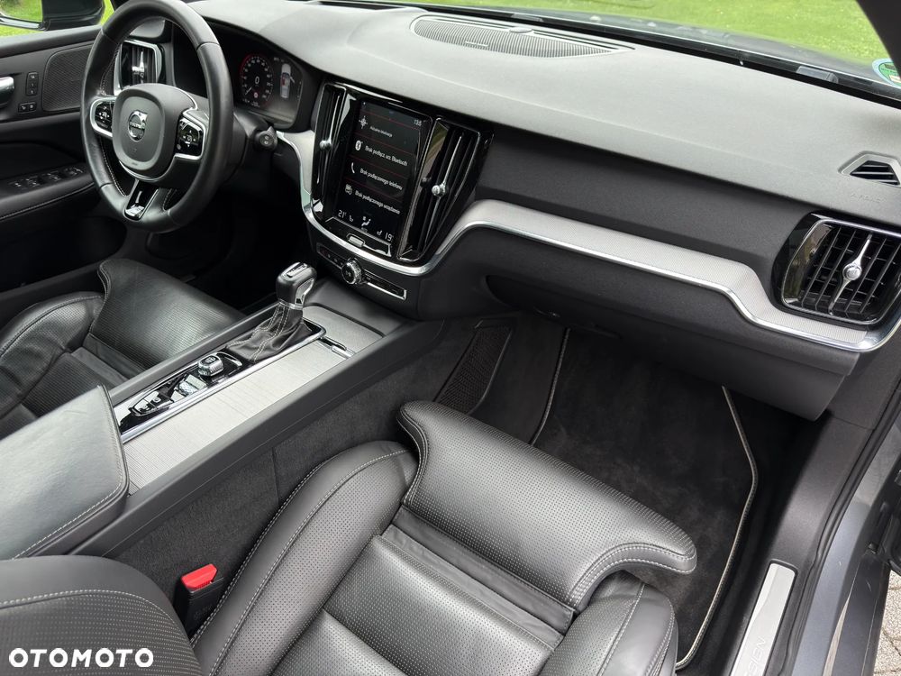 Volvo V60 T6 AWD R-Design - 32