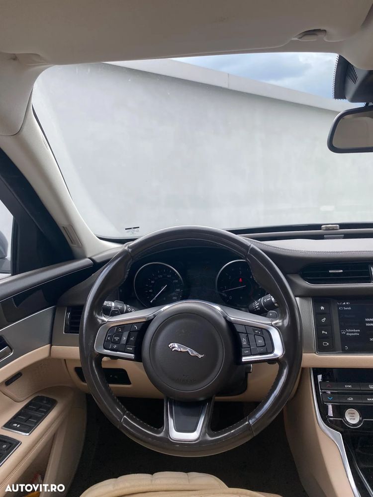 Jaguar XF 20d RWD E-Performance Prestige - 8