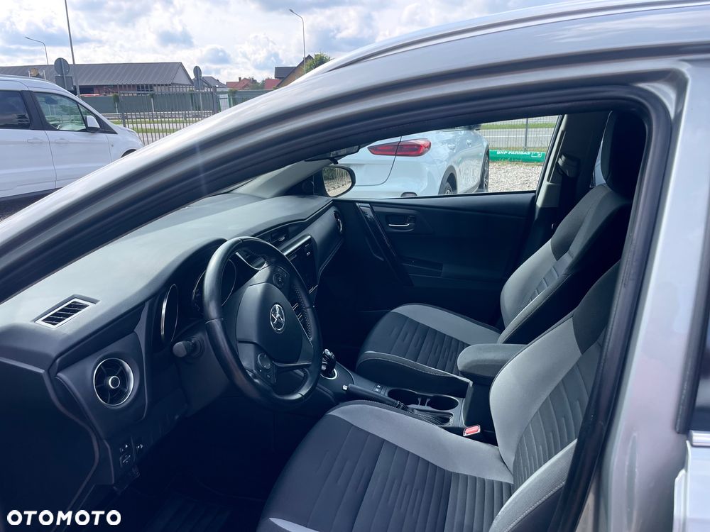 Toyota Auris - 11
