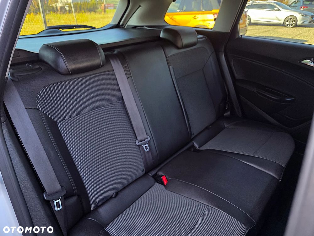 Opel Astra 1.4 T Cosmo - 11