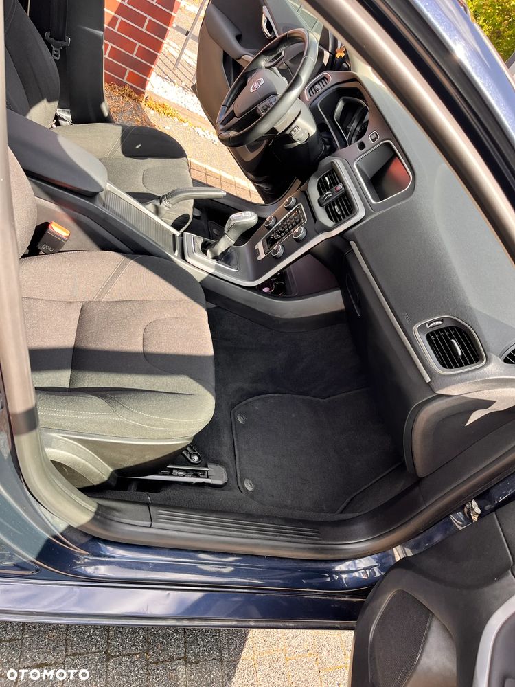 Volvo V40 D2 Momentum - 23