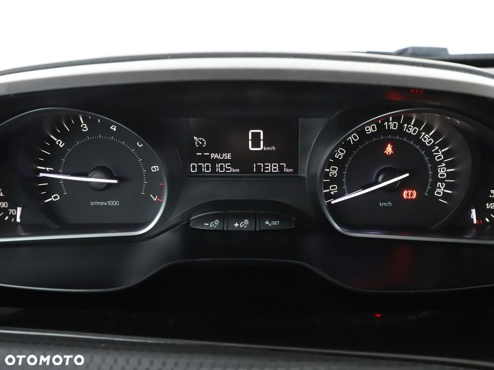 Peugeot 2008 1.2 Pure Tech Style S&S - 23