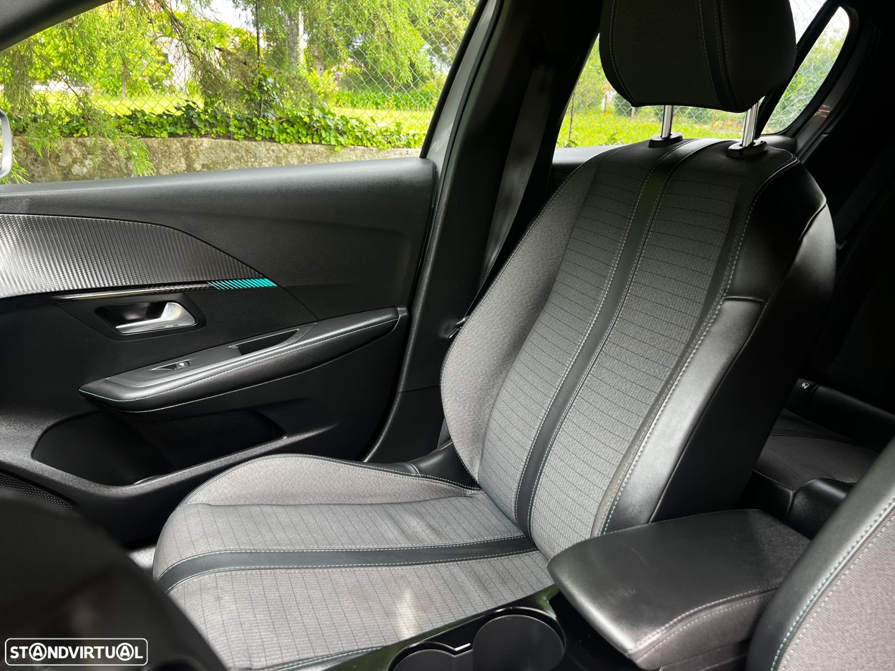 Peugeot e-208 Allure Pack - 54