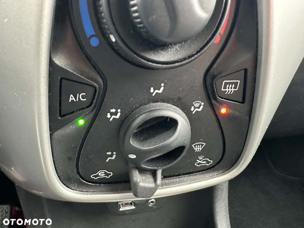 Toyota Aygo x-clusiv - 16