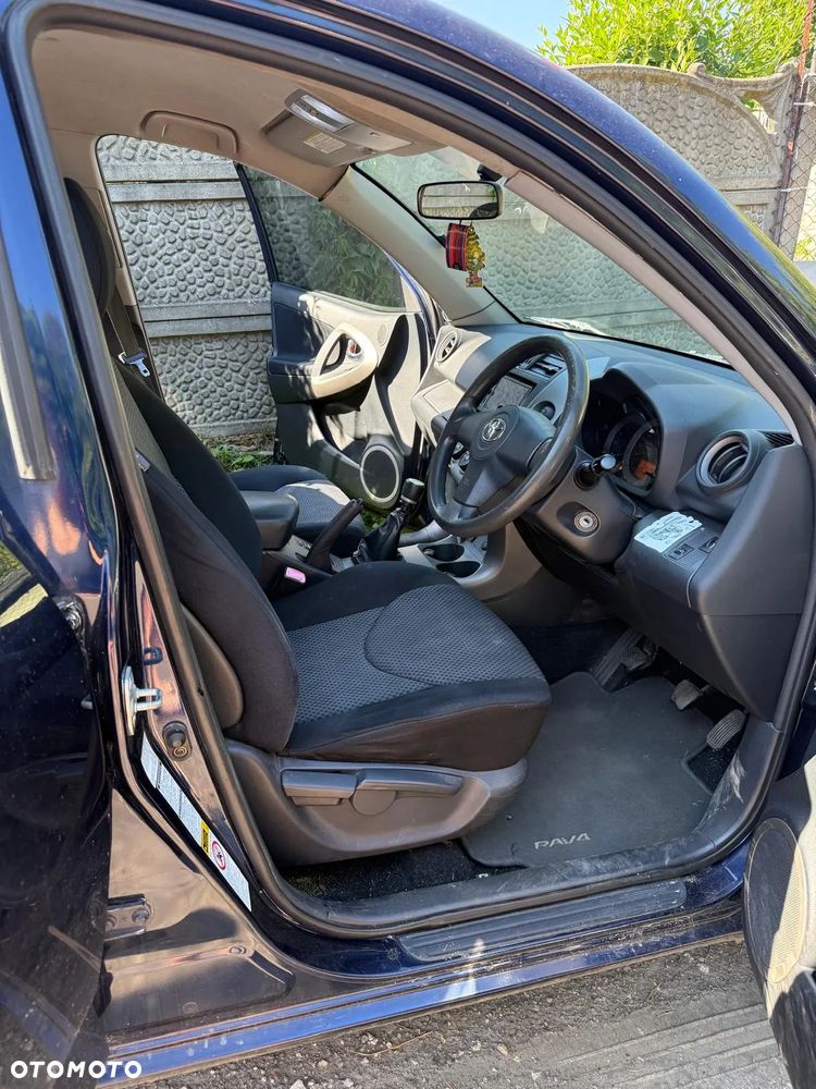 Toyota RAV4 - 9