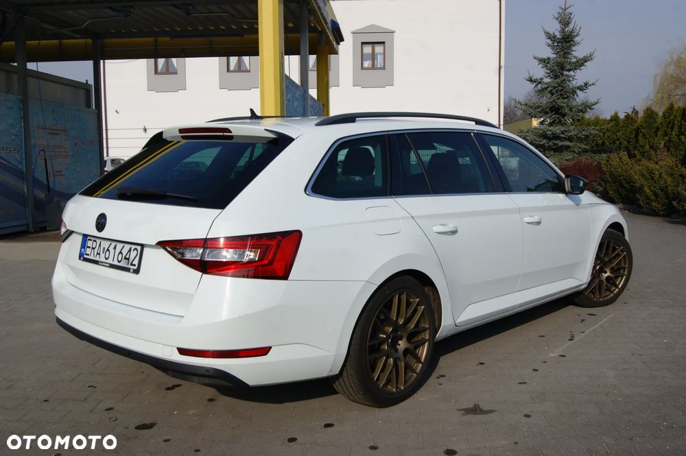 Skoda Superb 2.0 TDI Ambition - 16