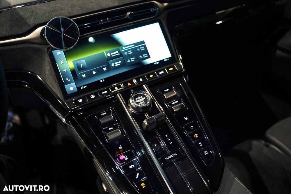 Aston Martin V8 Vantage - 23