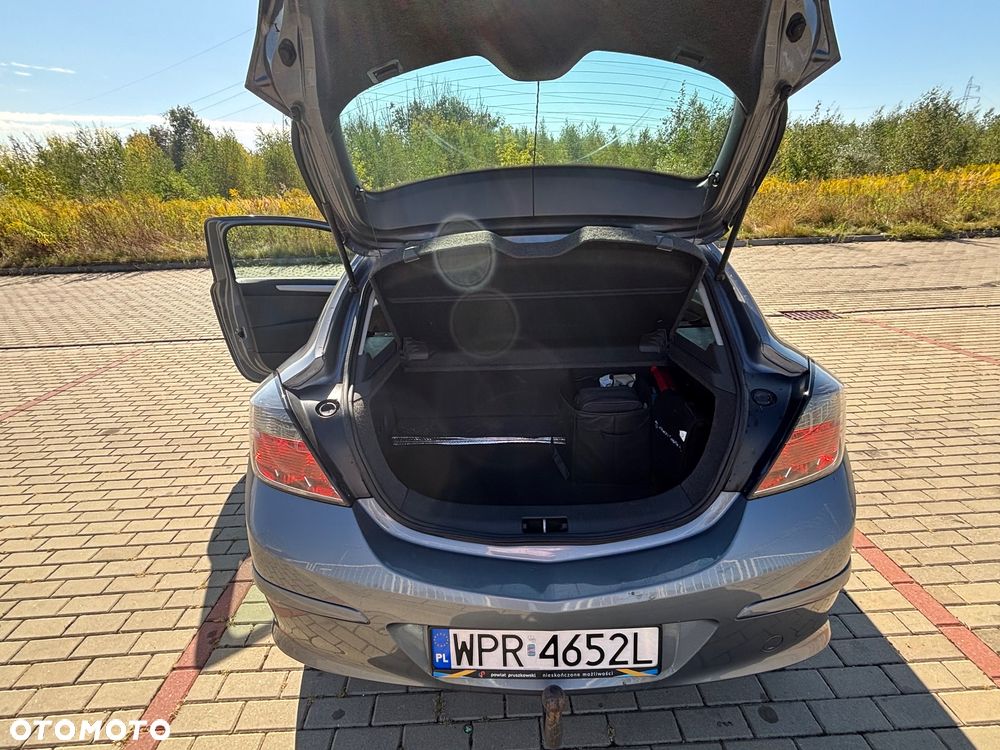 Opel Astra III GTC 1.7 CDTI Cosmo - 15