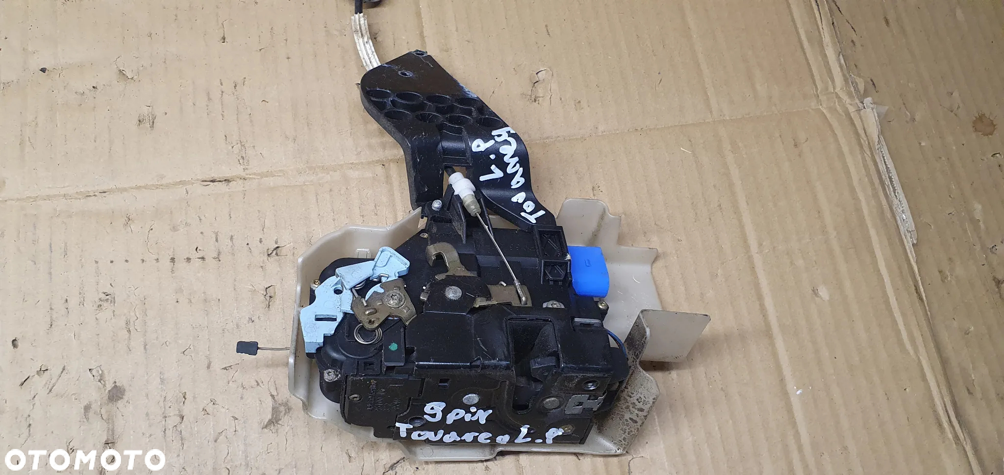 Zamek drzwi lewy przód 9 PIN VW Touareg 3D1837015 - 3
