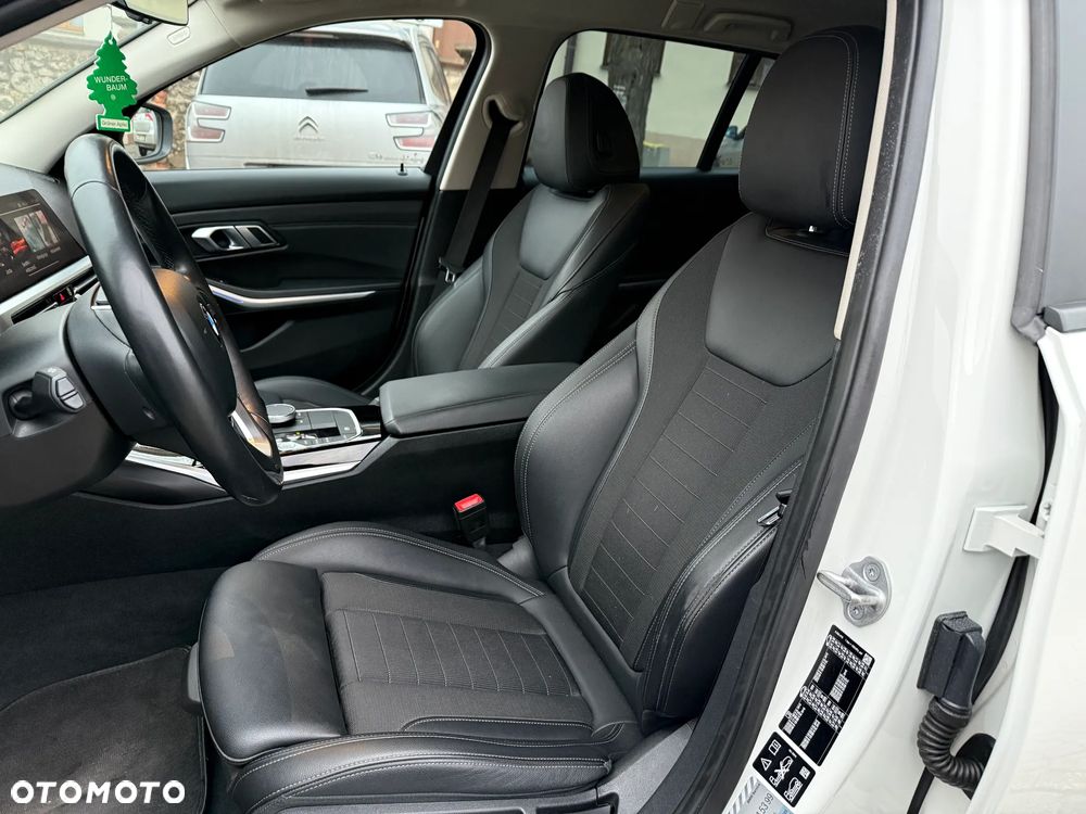 BMW Seria 3 320d xDrive Sport Line - 23