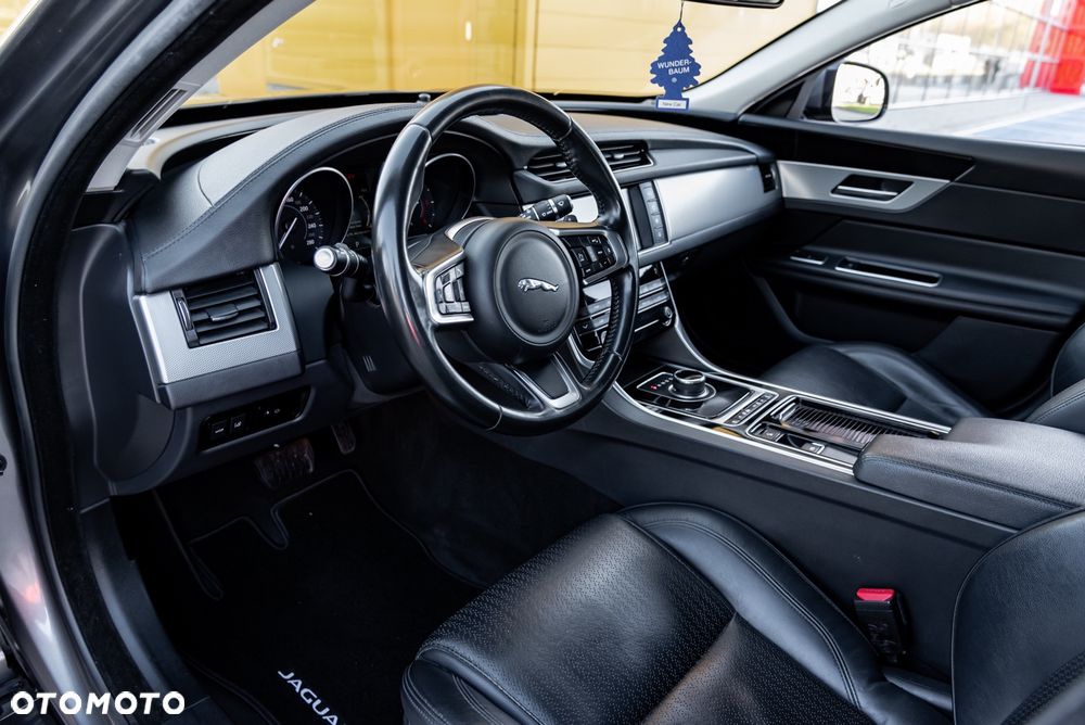 Jaguar XF 30d S - 18
