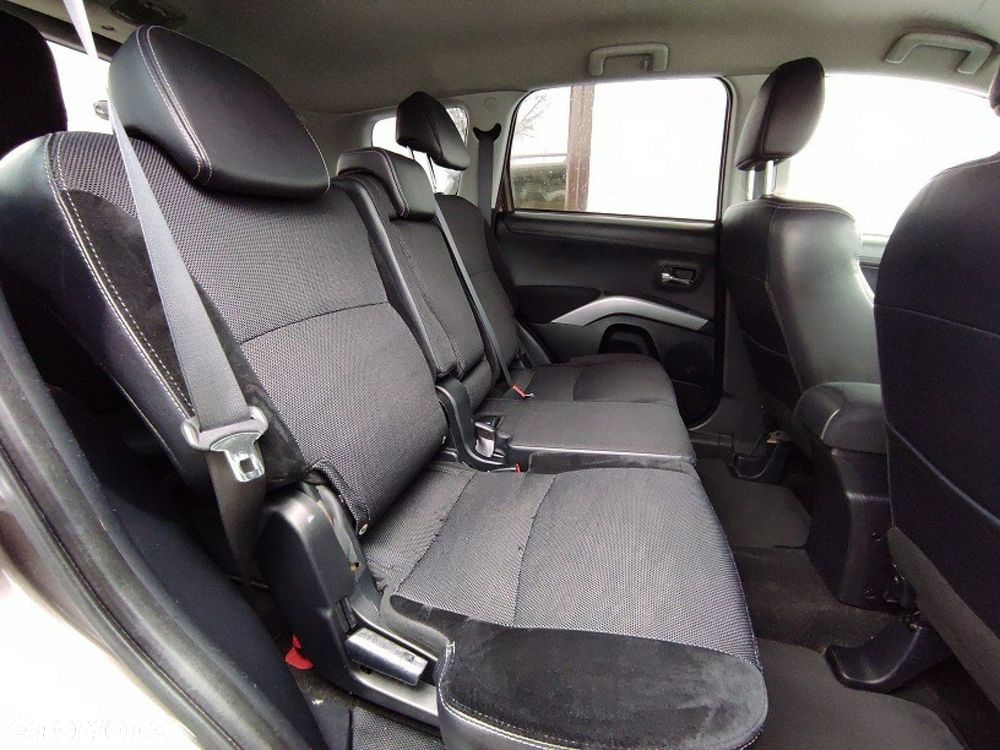 Mitsubishi Outlander - 16
