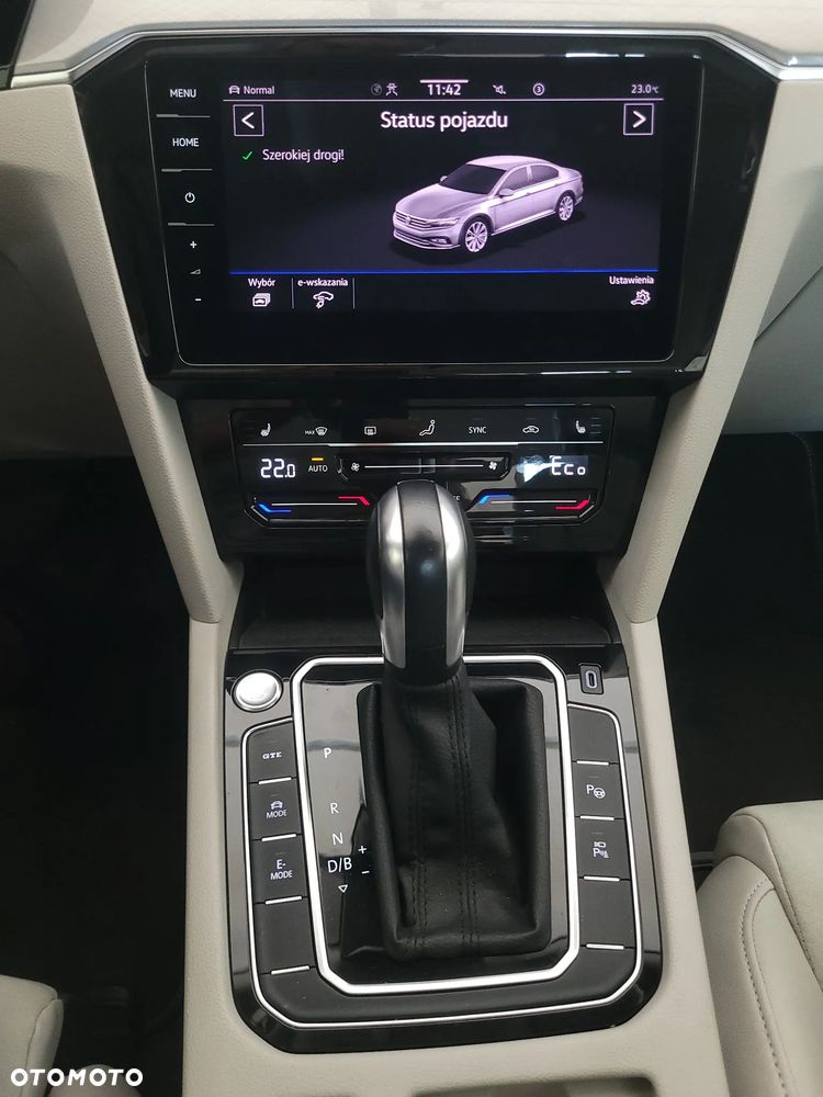 Volkswagen Passat - 11