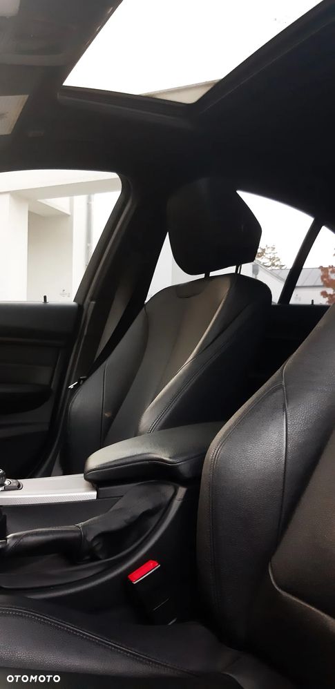 BMW Seria 3 335i xDrive - 11