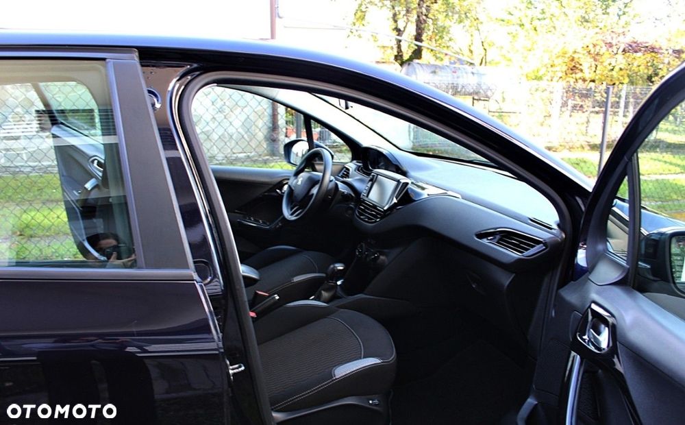 Peugeot 208 - 16