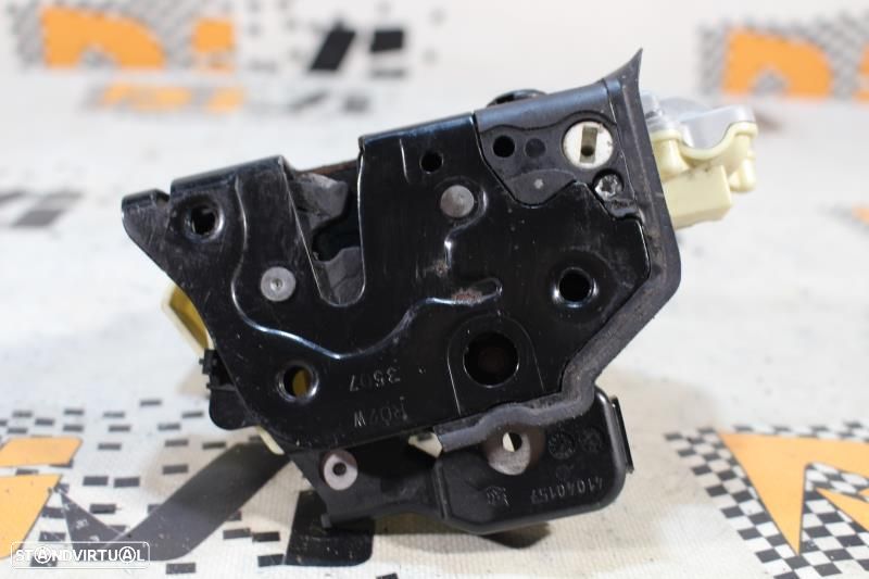 Fecho Da Porta Trás Direita Audi A3 (8P1)  4F0839016 / 4F0 839 016 - 7