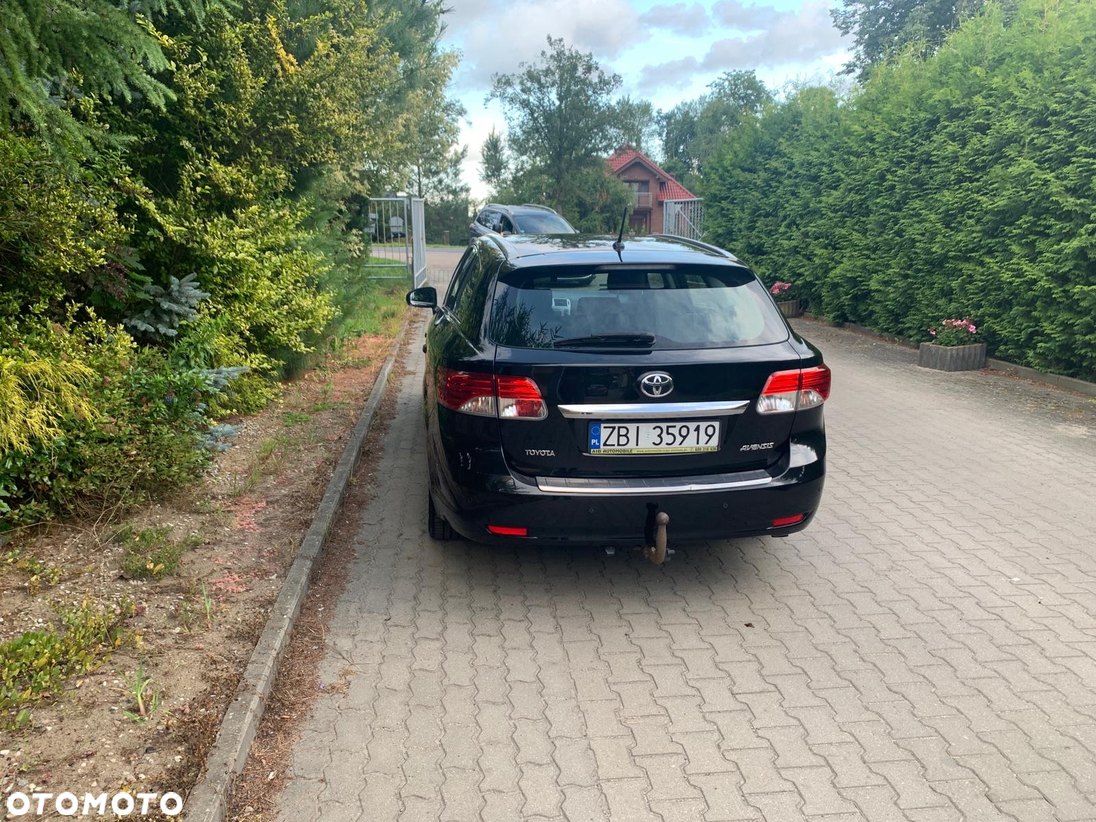 Toyota Avensis - 8
