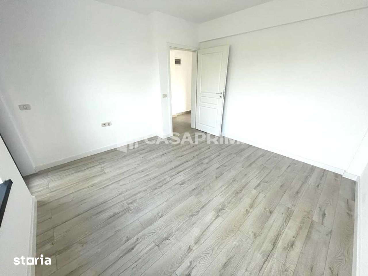 Apartament 2 camere decomandat, Nicolina 1, etaj 3/4, Complet RENOVAT — fotografia 2