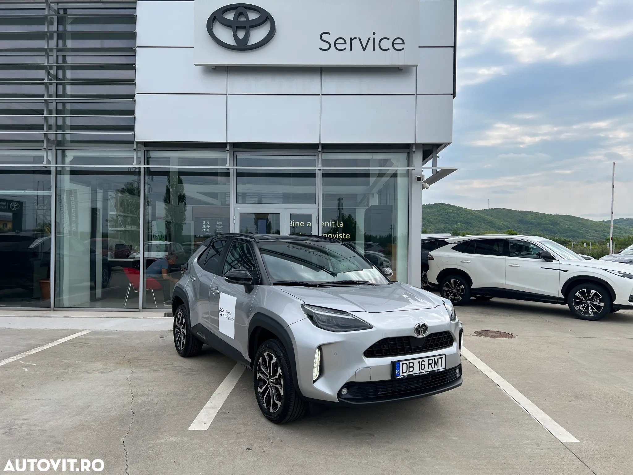 Toyota Yaris Cross 1.5 VVT-i HSD 4x4 Dynamic - 2