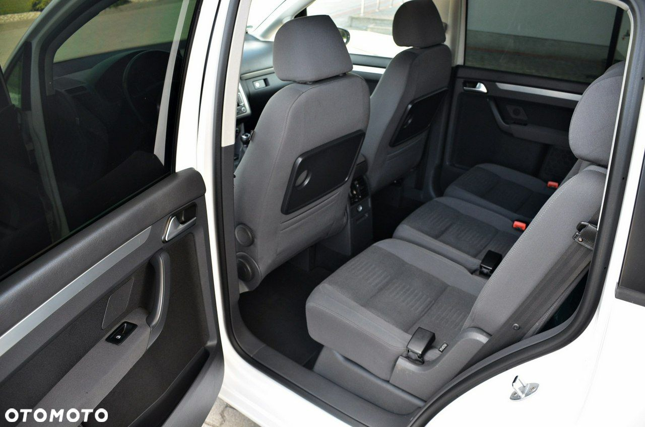Volkswagen Touran - 17