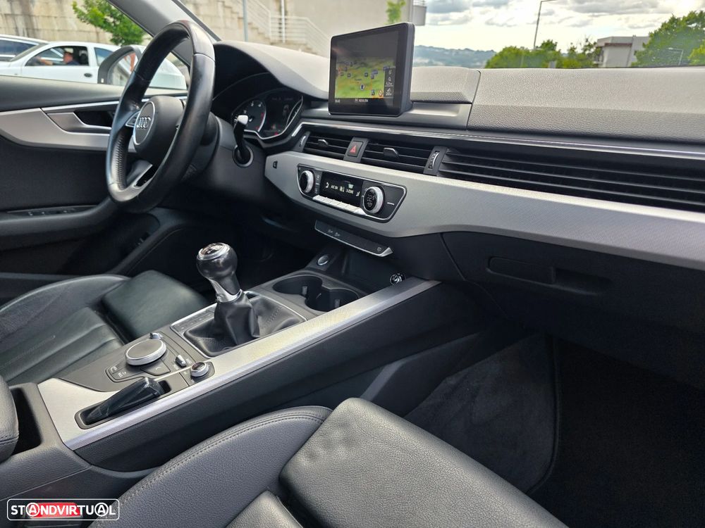 Audi A4 2.0 TDI Business Line Sport - 25