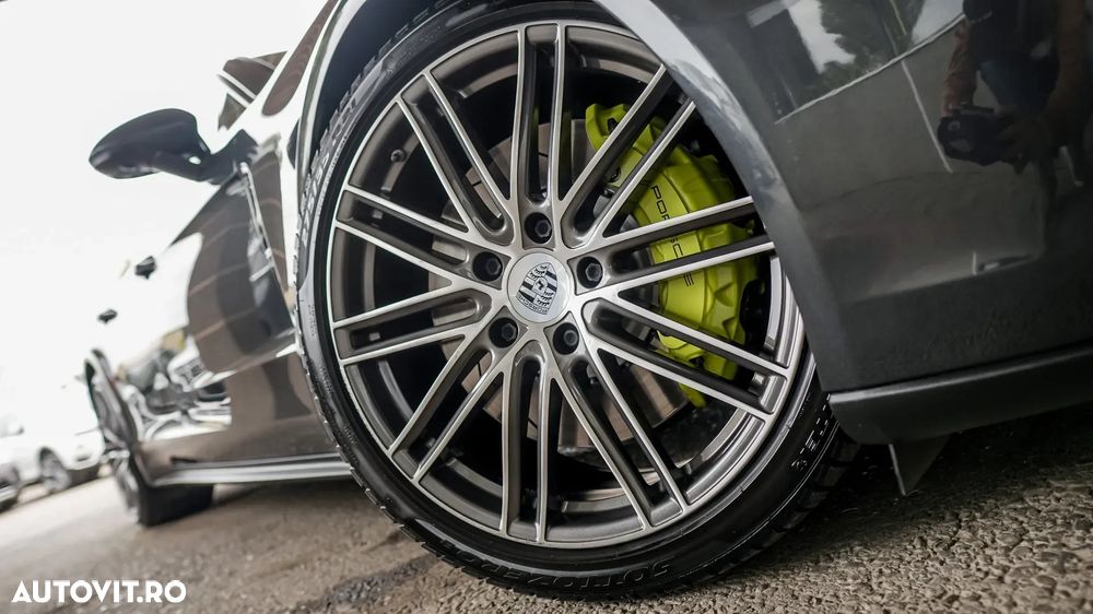 Porsche Panamera 4 E-Hybrid - 39