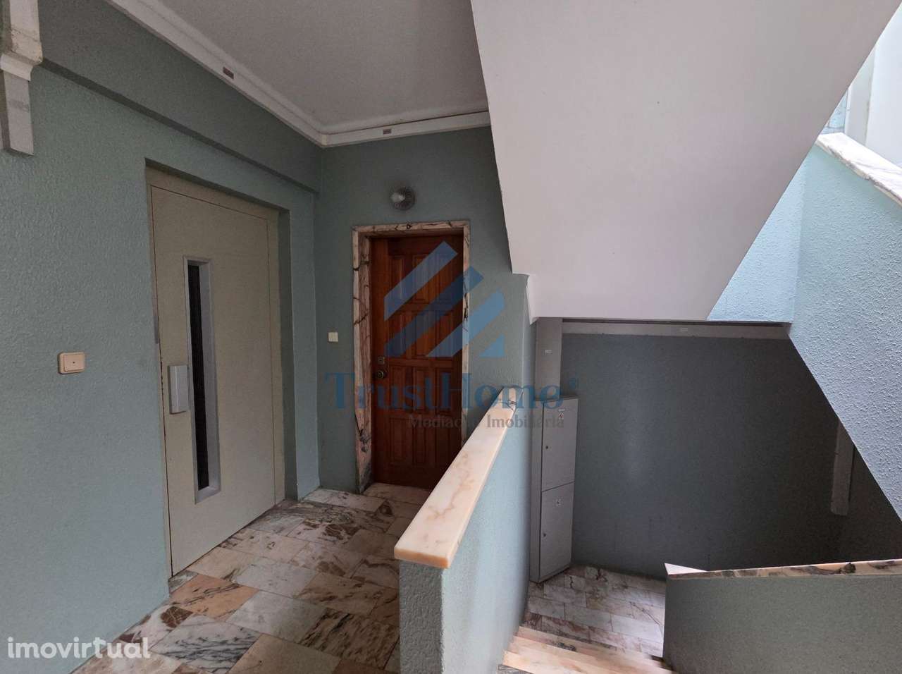 T2 no centro da Arrentela perto da Baia, a 2,5km da estação de... - Grande imagem: 3/23