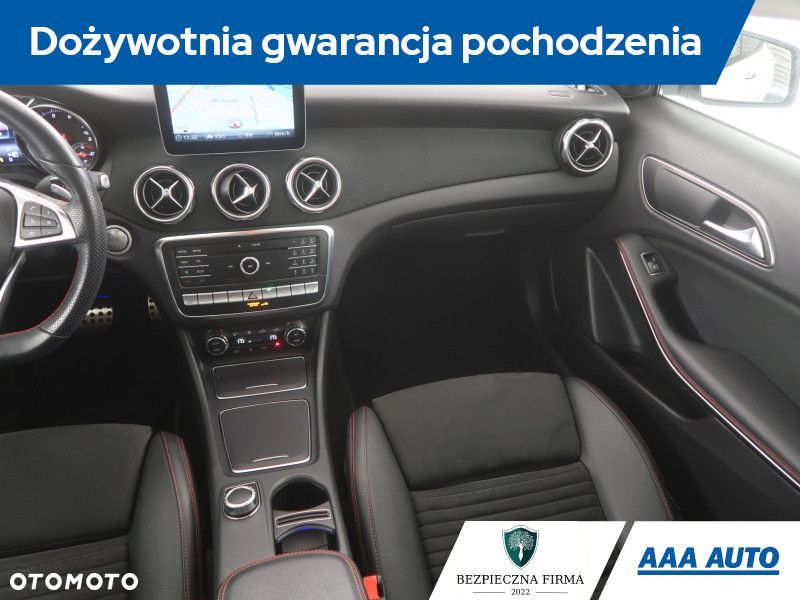 Mercedes-Benz GLA - 10