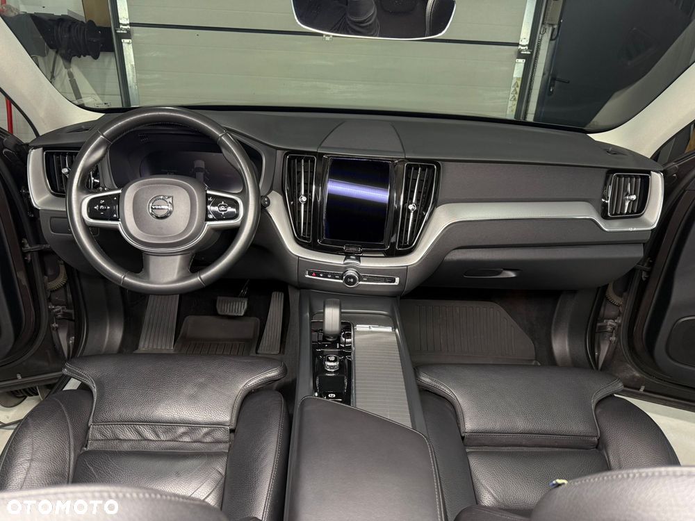 Volvo XC 60 B5 B AWD Plus Bright - 10