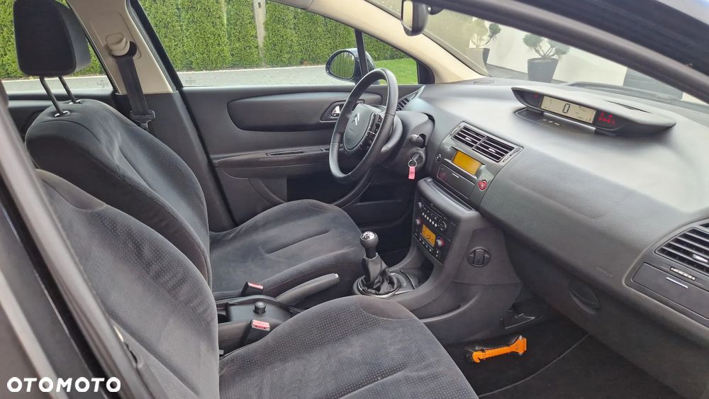 Citroën C4 1.4 16V Style - 12