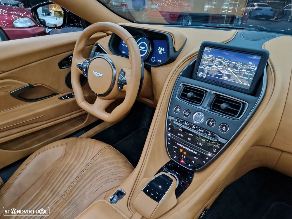 Aston Martin DB11 Volante V8 - 13
