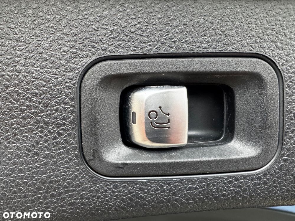 Mercedes-Benz Klasa C 300 de 9G-TRONIC AMG Line - 28