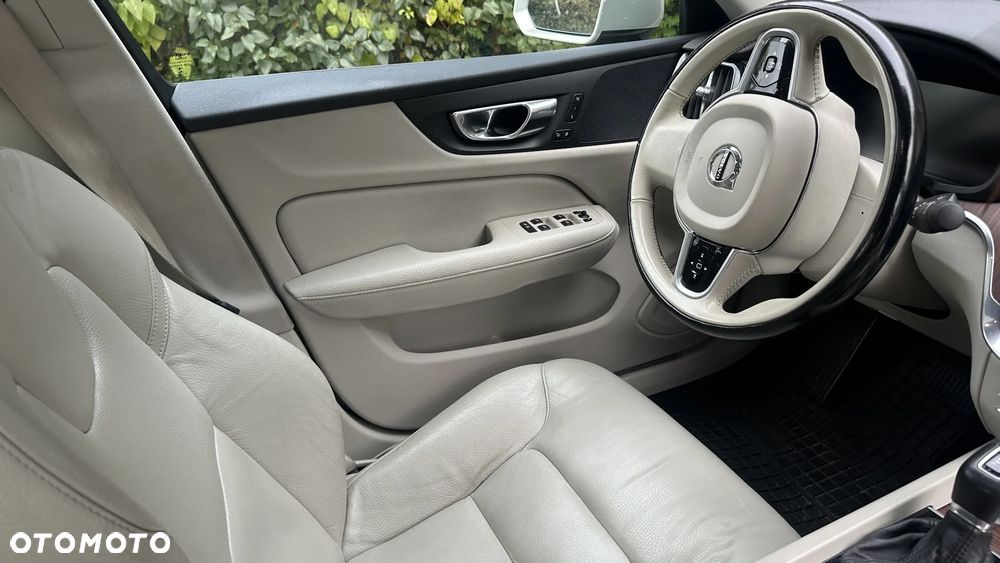 Volvo S60 T6 AWD Momentum Pro - 11
