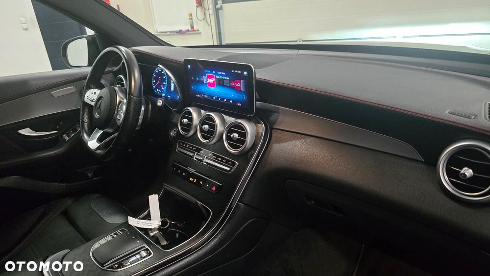 Mercedes-Benz GLC 300 d 4Matic 9G-TRONIC AMG Line Plus - 19
