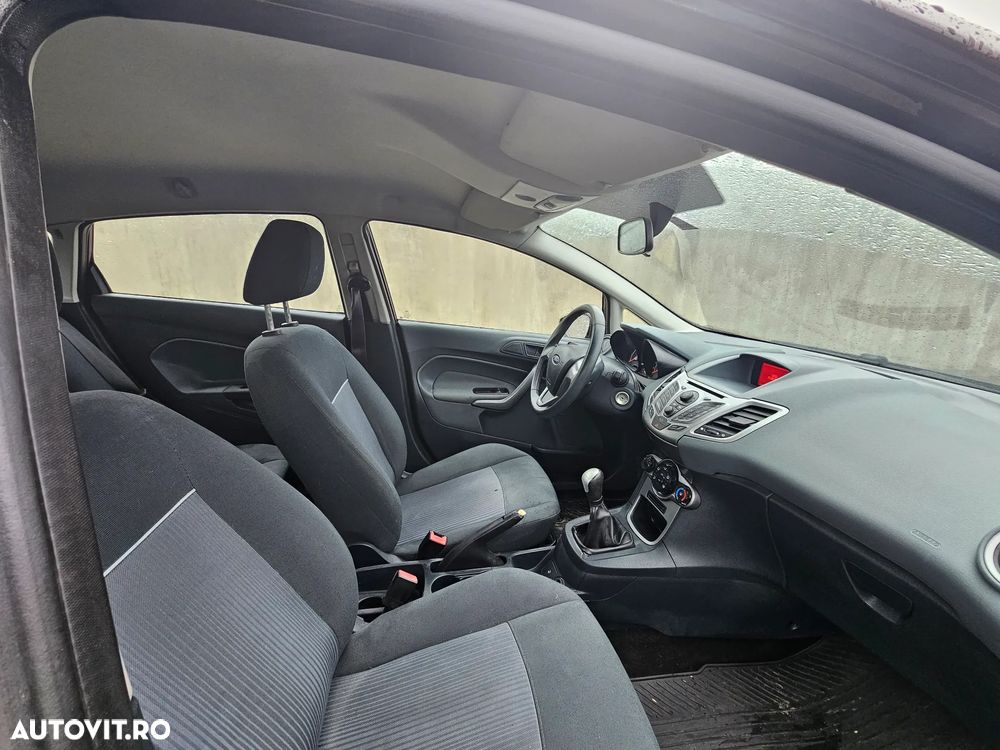 Ford Fiesta - 8