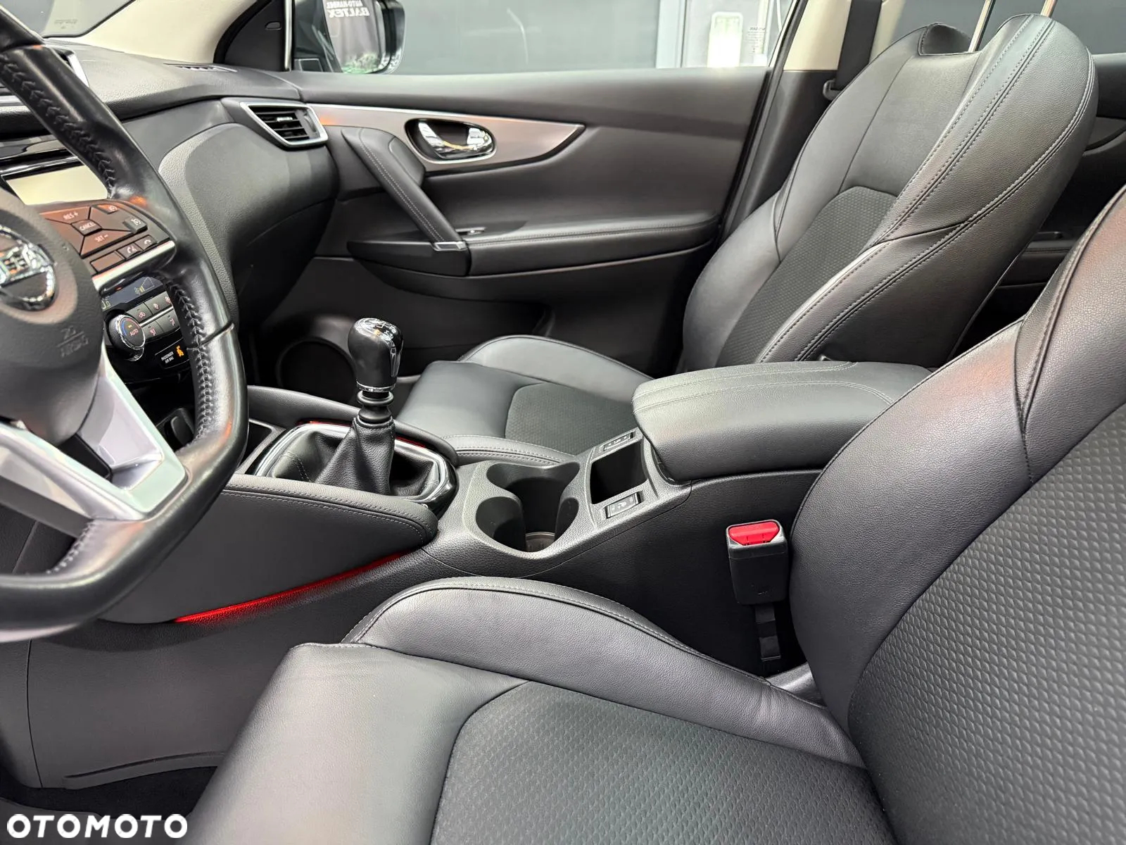 Nissan Qashqai 1.3 DIG-T TEKNA - 23